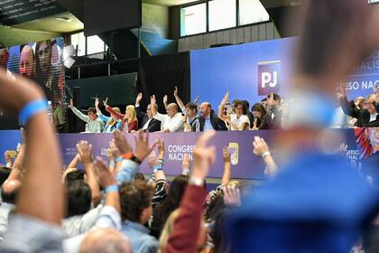 El momento en que se votó la comisión de acción política "para el modelo argentino"