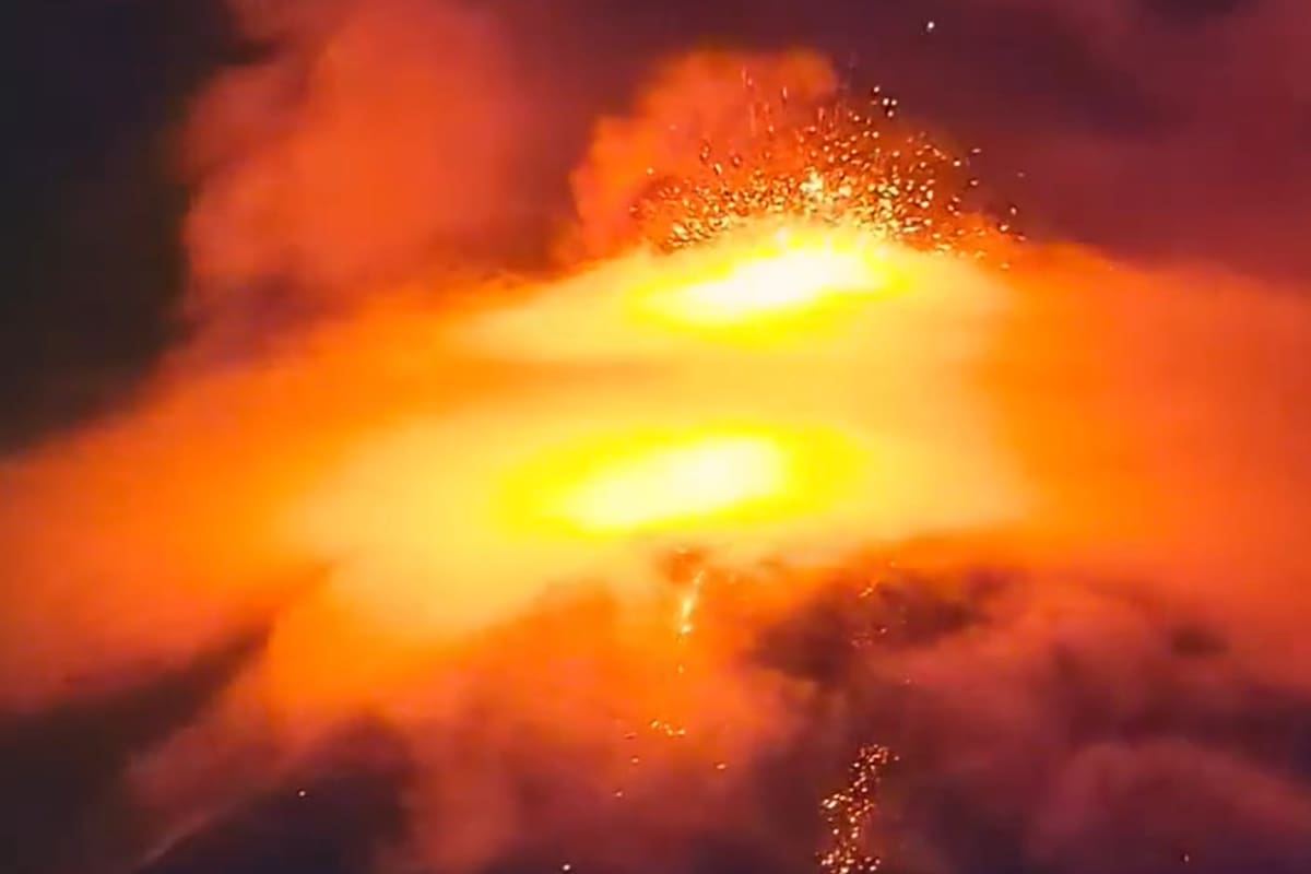 El momento exacto del primer estallido de lava