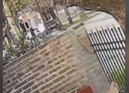 El momento exacto en el que la mujer es asesinada