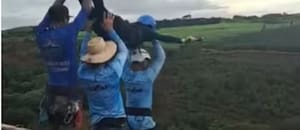 Una joven de 21 años murió después de ser lanzada sin cuerdas en un salto de bungee jumping