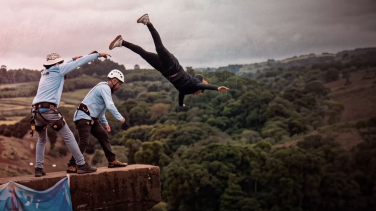 What is known about the tragedy in Brazil where a 21-year-old girl died after a bungee jumping jump