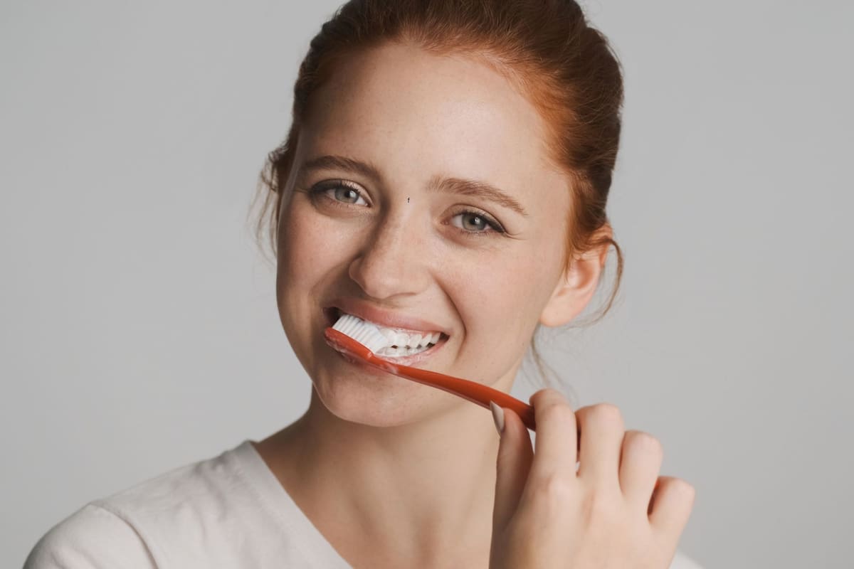 El momento ideal para lavarse los dientes: claves de los especialistas