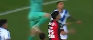 La dura lesión de Emanuel Mammana tras un golpe en el partido ante Newell’s