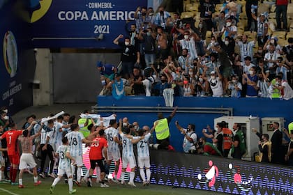 El momento que esperó 28 años: los futbolistas y los hinchas argentinos tienen algo grande para celebrar; la conquista de la Copa América en el Maracanã fue histórica.