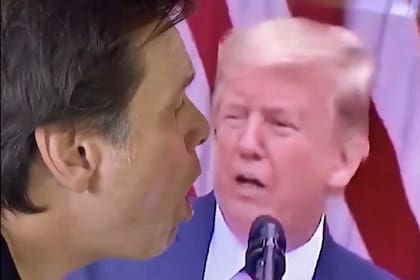 El momento que Jim Carrey le tose en la cara a Donald Trump