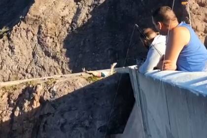 El momento quedó registrado en un video ante el asombro de los presentes