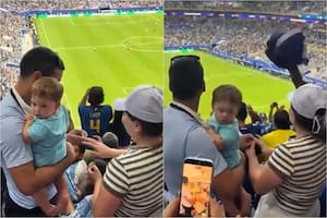 Le pidió matrimonio en pleno partido, pero un gol de su rival le arruinó el momento y suspendió la propuesta