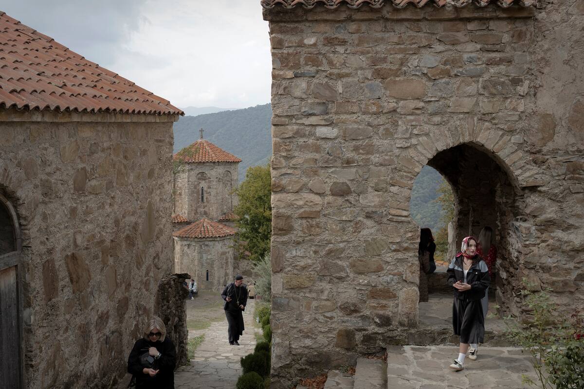 El monasterio Nekresi, en Georgia, en una zona con viñedos cercana a la capital, Tiflis. (Emile Ducke/The New York Times)