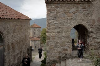 El país marcado por una puja geopolítica entre Rusia y la UE y siglos de invasiones