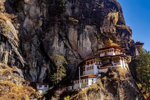 El monasterio "Taktsang Palphug", un lugar sagrado budista Vajrayana en el Himalaya, localizado en un acantilado en el valle de Paro en Bután