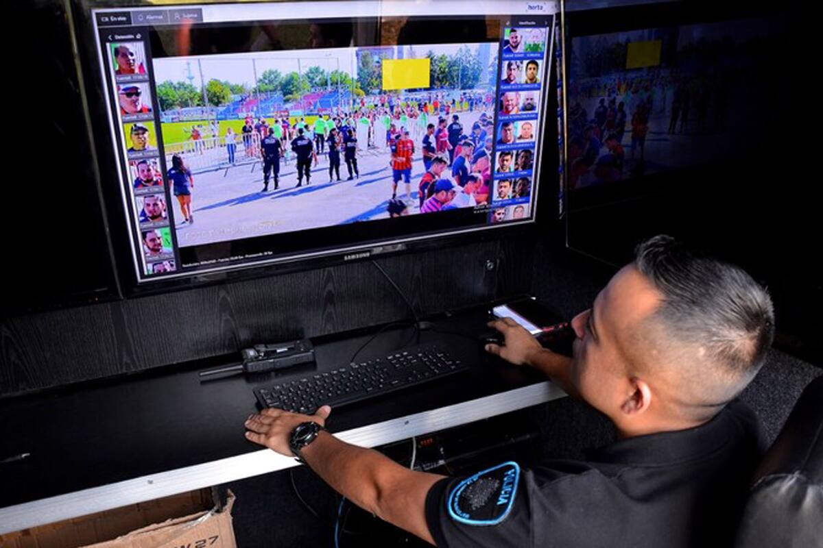 El monitoreo desde los móviles de la Policía.