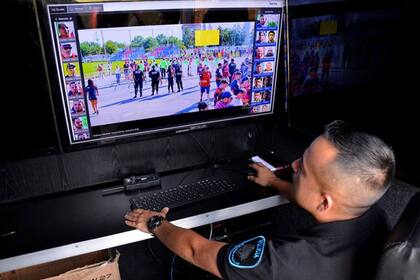El monitoreo desde los móviles de la Policía.