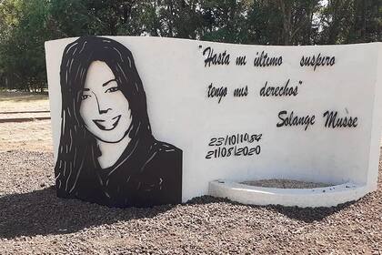 El monolito, visto desde arriba, tiene la forma del símbolo del infinito