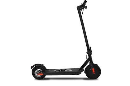 El monopatín eléctrico Fiat 500 F10, con ruedas macizas y 25 km de autonomía