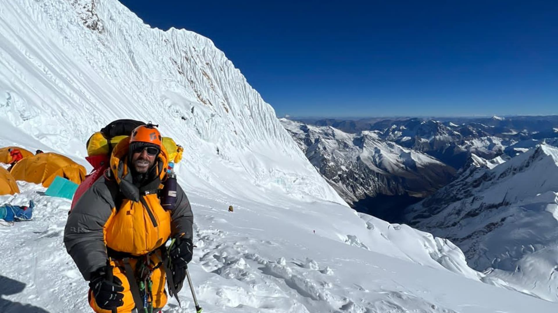 El montañista Pablo Bravo intentó hacer cumbre en el monte Manaslu, una de las 14 montañas más altas del mundo