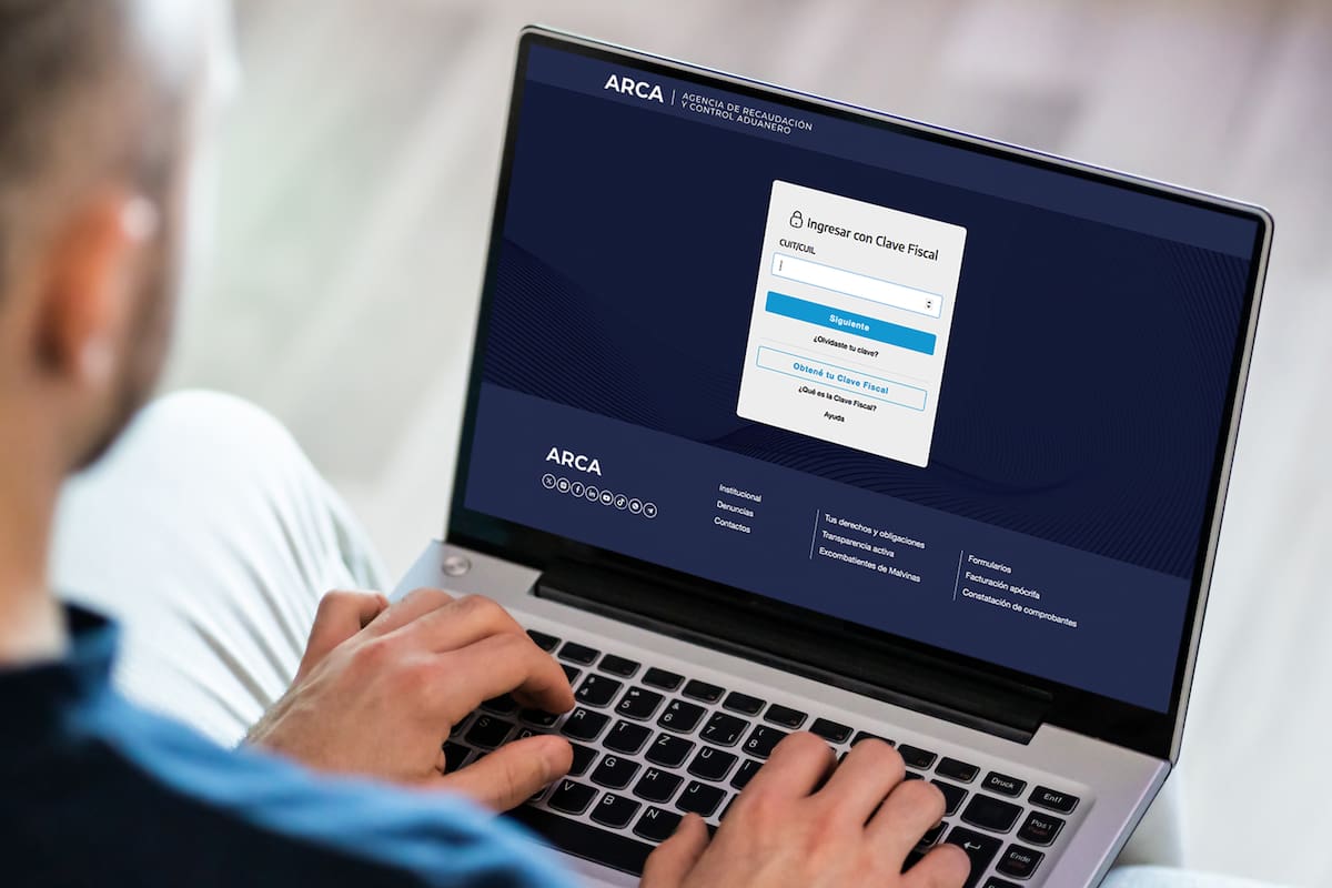 El monto límite para transferir dinero entre cuentas propias