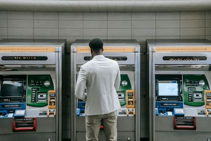 El monto máximo de retiro de la gran mayoría de las cuentas bancarias es de $1.000 dólares