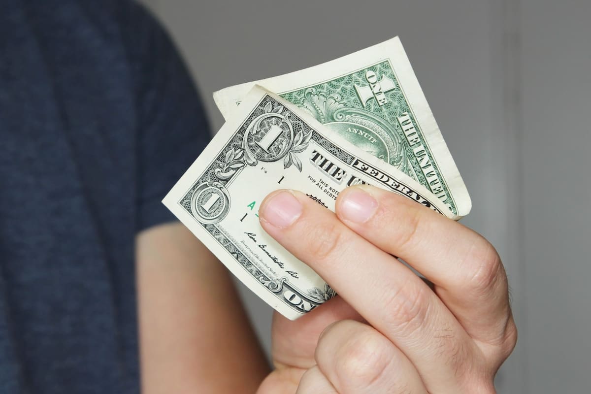 El monto mínimo establecido a nivel federal es de US$7,25 por hora