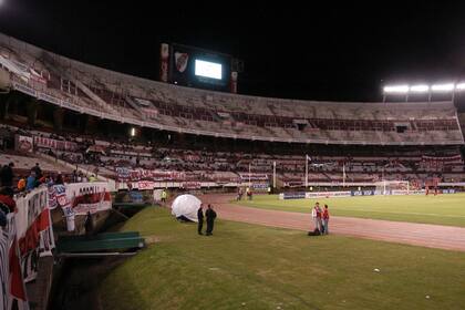 El Monumental aquel abril de 2009, con la popular clausurada