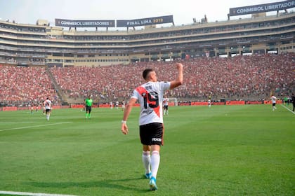 El Monumental de Lima, a los pies de Borré