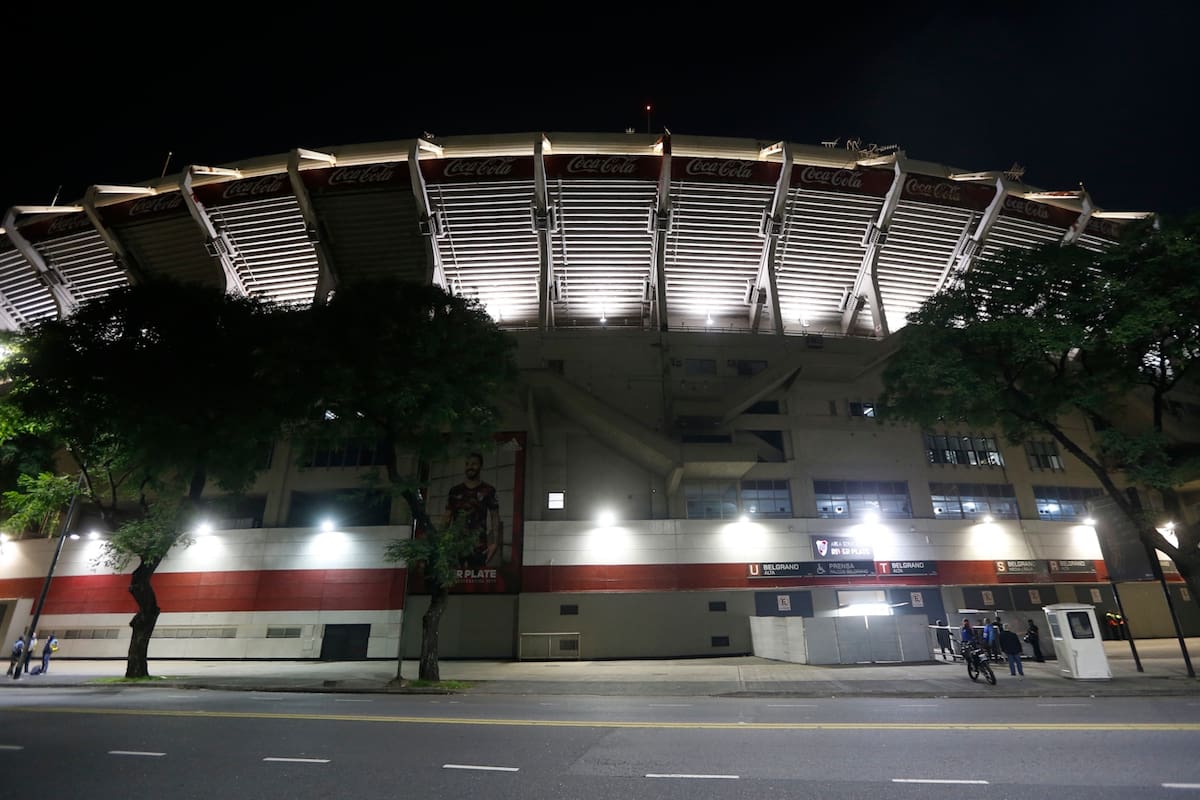 El Monumental sin público para recibir a Palestino