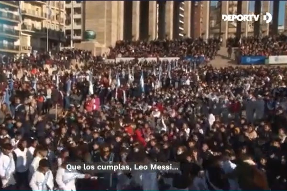 El Monumento a la Bandera, en Rosario, fue cita de un gran festejo de cumpleaños a Messi