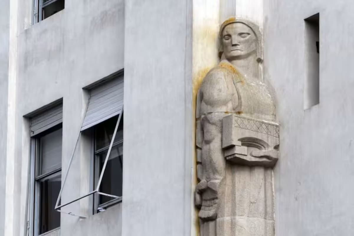 El "monumento a la coima", obra del escultor Troiano Troiani