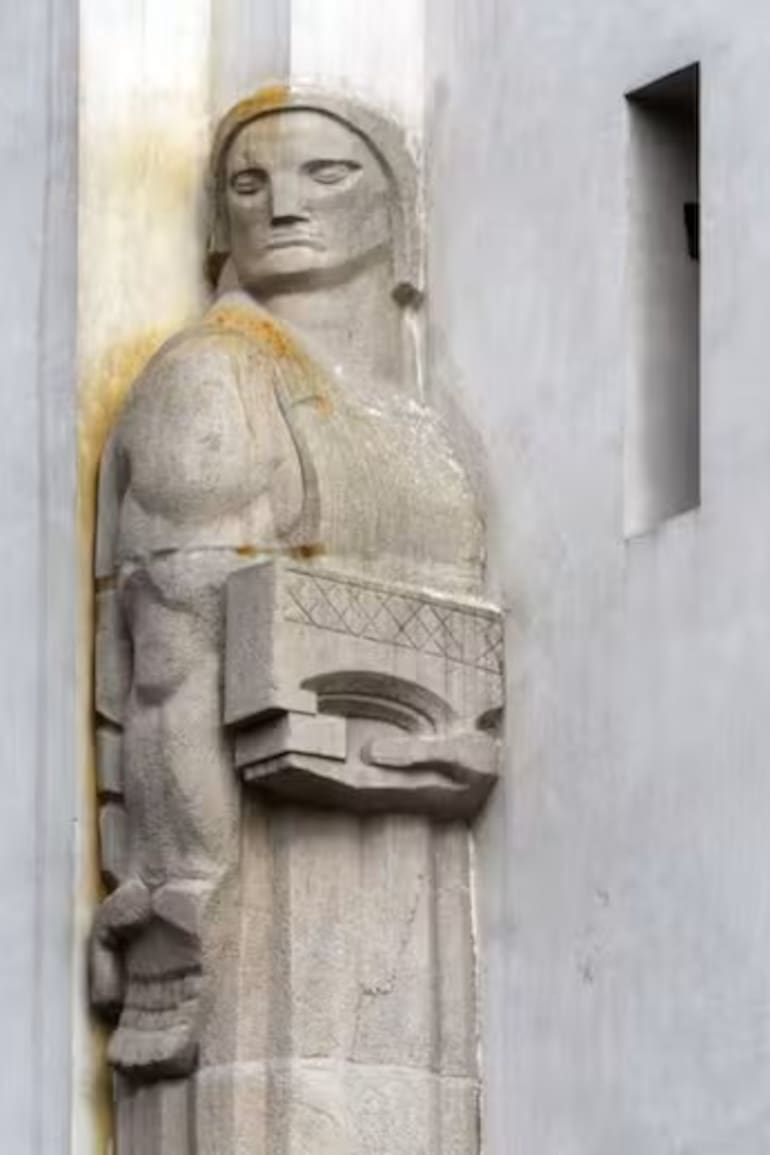 El "monumento a la coima", obra del escultor Troiano Troiani