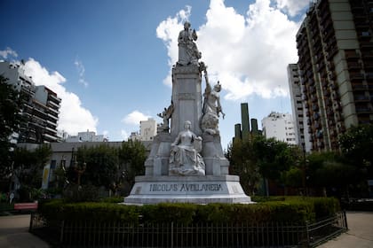 El Monumento a Nicolás Avellaneda es obra de Lola Mora