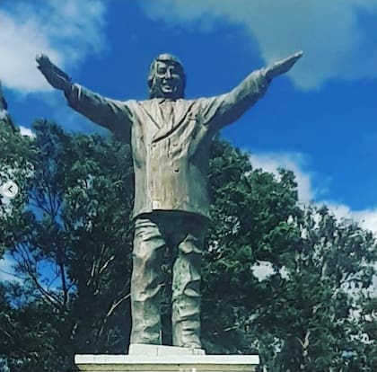 El monumento a Sandro que financiaron los vecinos de Junín