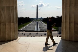 Trump insiste en que los daños al estanque reflectante en Washington fueron causados por vándalos
