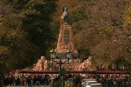 El monumento al General Martín Miguel de Güemes, cuya fecha de fallecimiento es un feriado nacional
