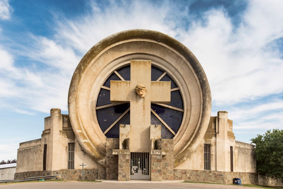 El monumento de Salamone en el cementerio de Saldungaray