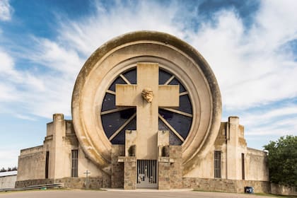 El monumento de Salamone en el cementerio de Saldungaray