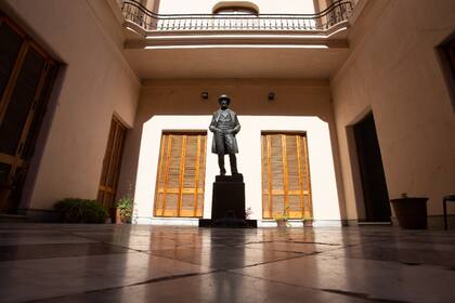 El monumento dedicado a Bartolomé Mitre.