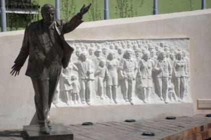El monumento en homenaje a Néstor Kirchner en Río Gallegos, hecho por Villalba