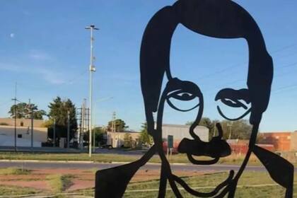 El monumento en homenaje a Raúl Alfonsín ubicado en Bahía Blanca