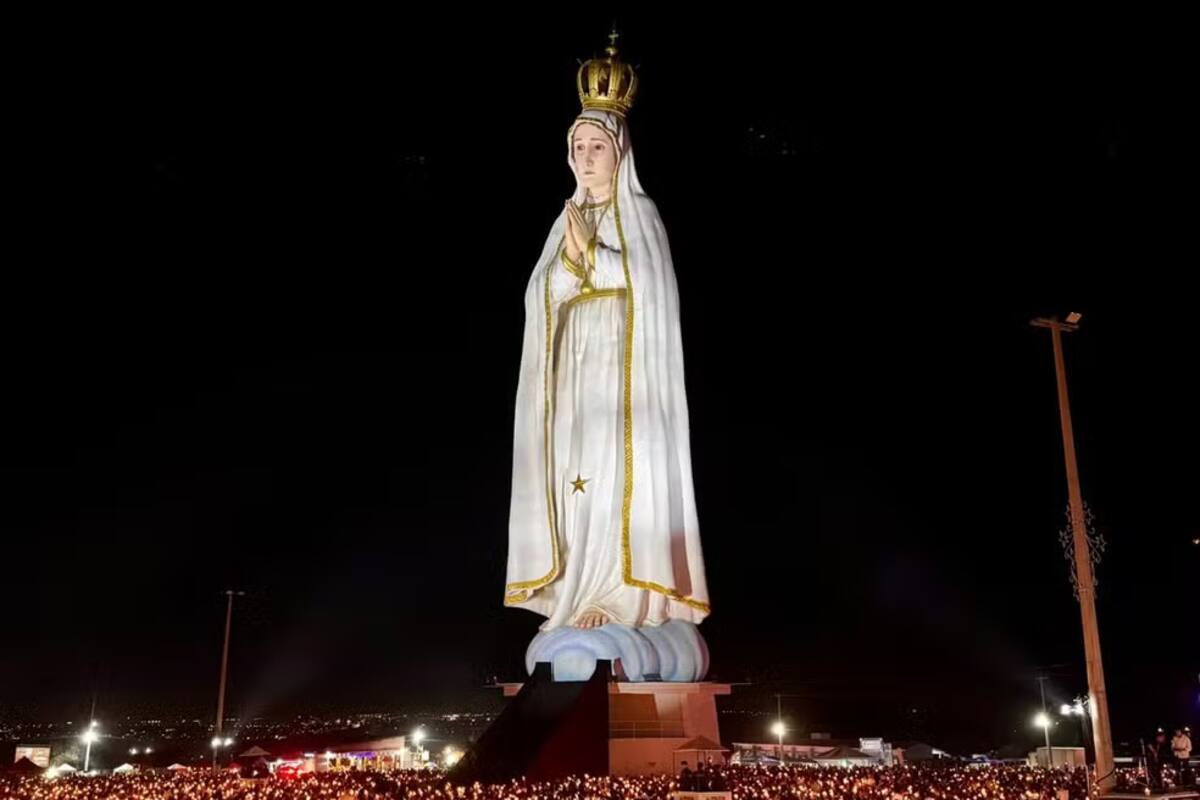 El monumento inaugurado es de 54 metros de altura