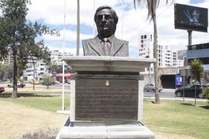 El monumento se encontraba ubicado en la "Plaza Argentina", en Quito