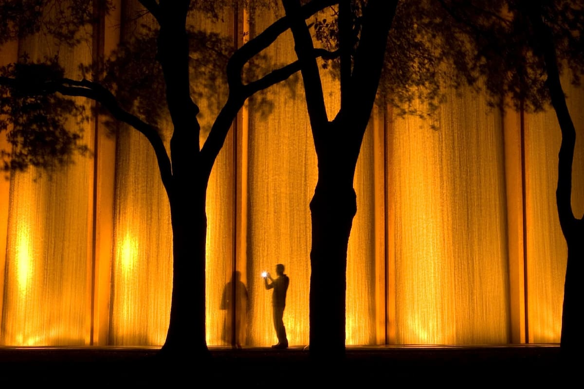 El monumento Waterwall en Uptown, Houston, es un lugar poco conocido de Texas