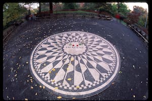 El mosaico Imagine, en la sección Strawberry Fields del Central Park, está a pasos del edificio donde vivió y murió el artista