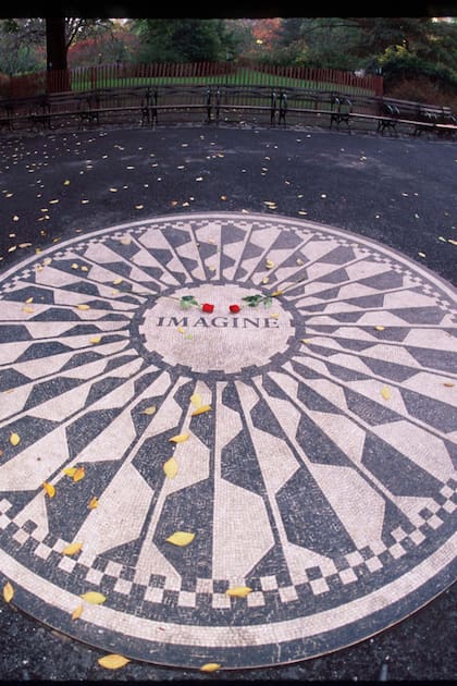 El mosaico Imagine, en la sección Strawberry Fields del Central Park, está a pasos del edificio donde vivió y murió el artista