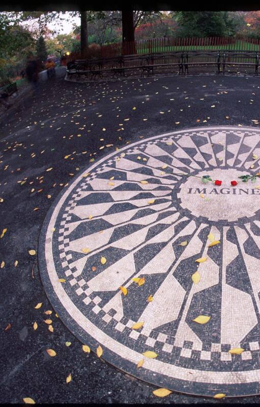 El mosaico Imagine, en la sección Strawberry Fields del Central Park, está a pasos del edificio donde vivió y murió el artista