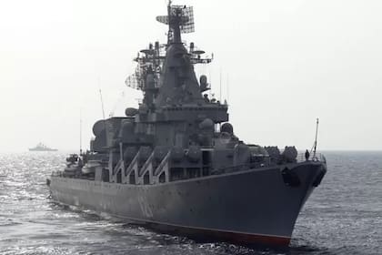 El Moskva, el buque insignia de la flota rusa, antes de ser hundido en el mar Negro