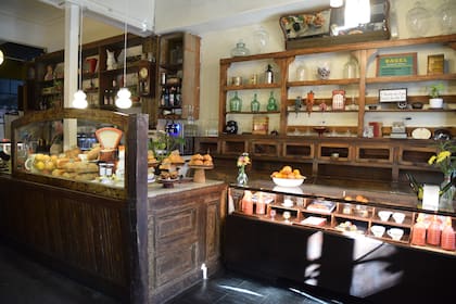 El mostrador antiguo de Malvón.