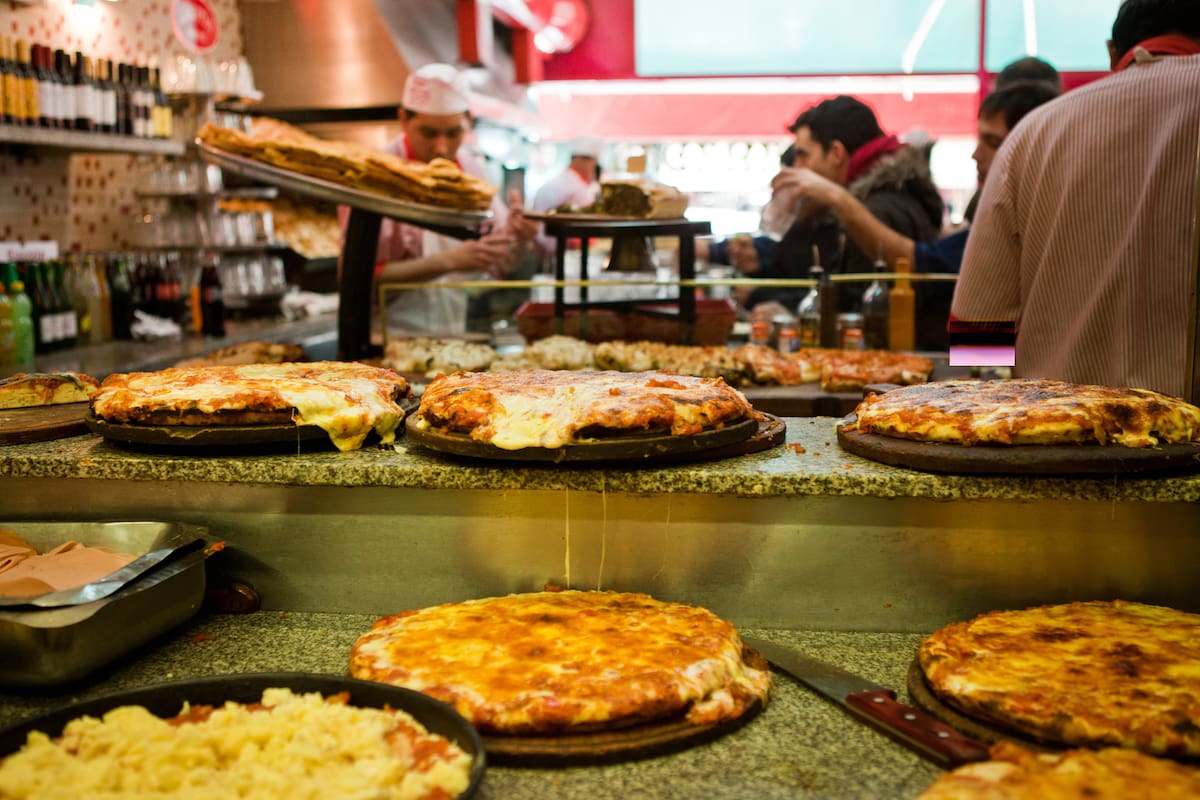El mostrador de la pizzeria Güerrín