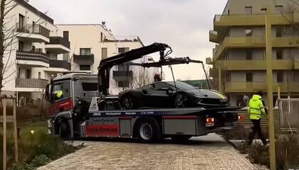 El motivo fue que no quedaban lugares disponibles en la cochera de su condominio