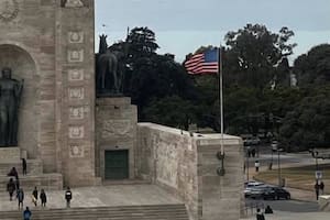 Por qué la bandera de Estados Unidos flameó en el Monumento a la Bandera en Rosario