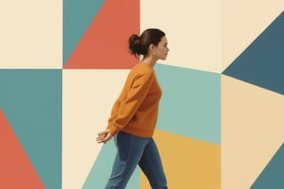 Los psicólogos coinciden: esto significa caminar con las manos en la espalda