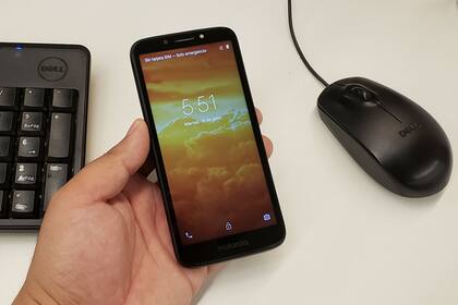 El Moto E5 Play es un buen punto de partida para un equipo accesible con buen rendimiento de hardware y software, pero quienes exijan más prestaciones deberán apuntar a las ediciones Moto E5 o Moto E5 Plus